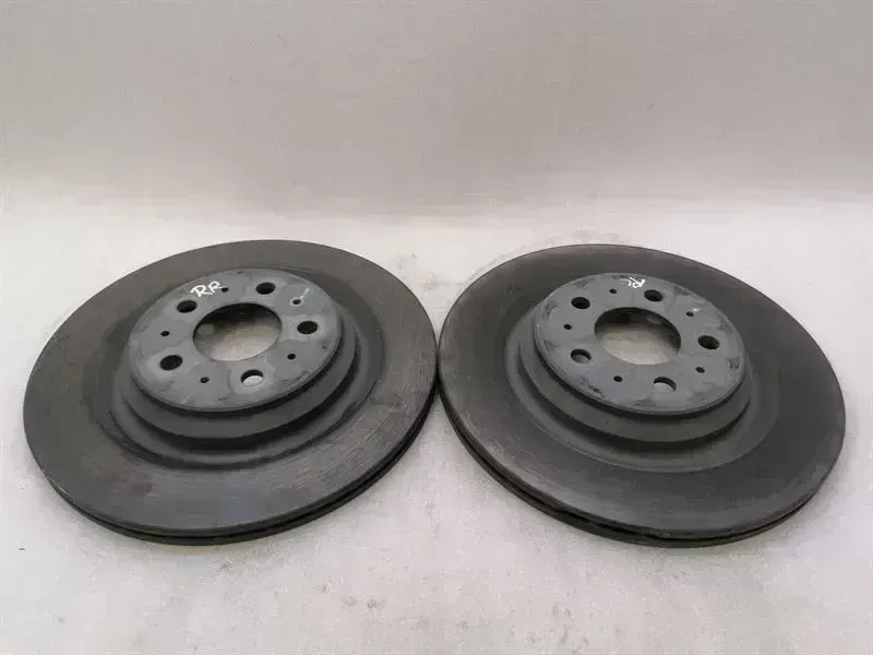 Tesla Model 3 Tesla Model 3 Standard Range Brake Disc Rear 1044631-00-D REAR BRAKE DISC Body type: Hatchback
Fuel: ELECTRIC