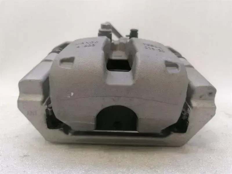 Tesla Model 3 Tesla Model 3 Right Rear Caliper 1044624-00-H Rear Right Brake Caliper Body type: Hatchback
Fuel: ELECTRIC