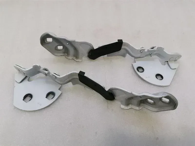 Tesla Model 3 TESLA MODEL 3 STANDARD RANGE Bonnet Hinge SET PAIR 1098792-00-D Hood Hinge Body type: Hatchback
Fuel: ELECTRIC