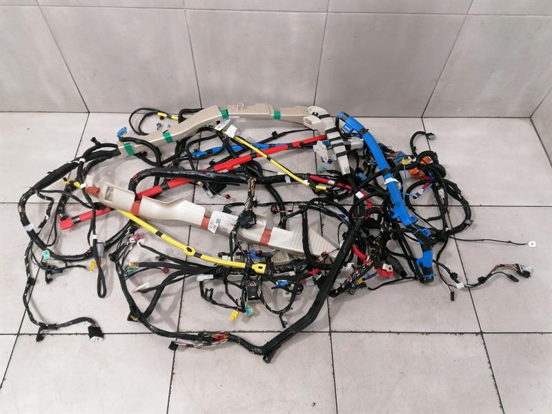 Tesla Model 3 TESLA MODEL 3 STANDARD RANGE MAIN BODY WIRING R+L RIGHT HAND DRIVE RHD Body type: Hatchback
Fuel: ELECTRIC