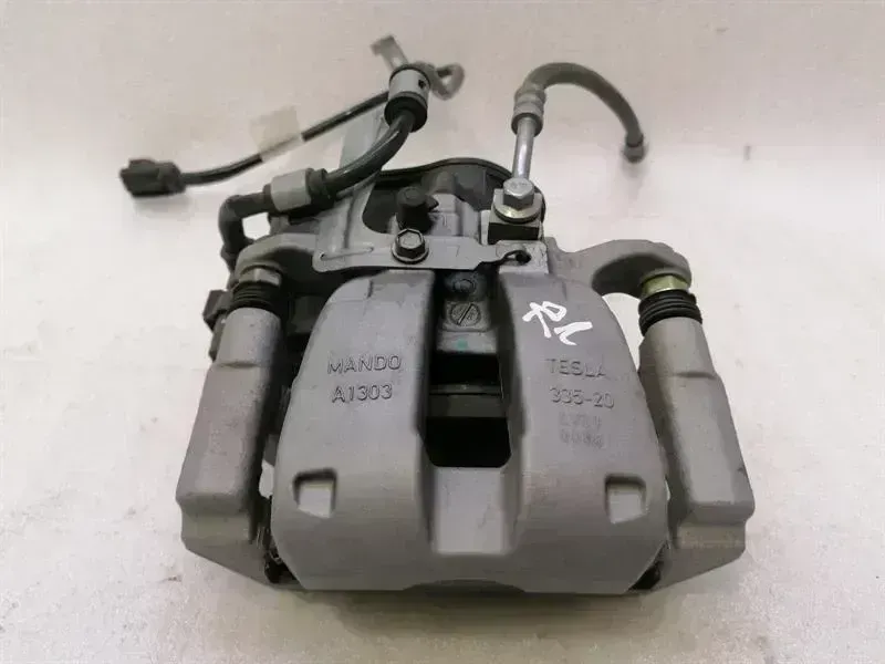 Tesla Model 3 Tesla Model 3 Left Rear Caliper 1044623-00-J Brake Caliper Rear Left Body type: Hatchback
Fuel: ELECTRIC