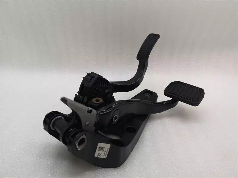 Tesla Model 3 TESLA MODEL 3 Pedal assembly 1044692-00-D Gaspedal Body type: Hatchback
Fuel: ELECTRIC