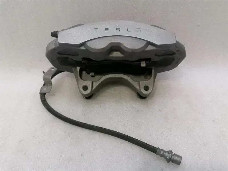 Tesla Model 3 Tesla Model 3 Standard Left Front Caliper 1044621-00-F Brake Caliper Front Left Body type: Hatchback
Fuel: ELECTRIC