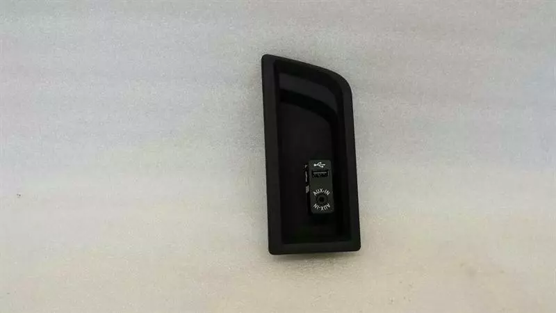 BMW 1 (E81 / E82 / E87 / E88) BMW 1 Series F20 RHD Console Cover AUX USB 51169207358 Right Handlebar Body type: Hatchback
Fuel: Petrol