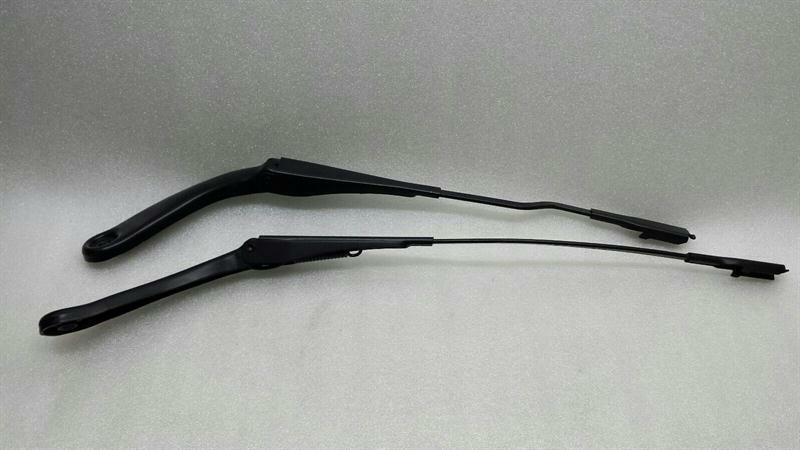 BMW 1 (E81 / E82 / E87 / E88) BMW 1 Series F20 RHD Wiper Arm 61617239521 Right Hand Drive Body type: Hatchback
Fuel: Petrol