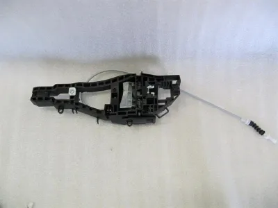 BMW 1. sērijas F20 RHD priekšējo kreiso durvju roktura turētājs 7297749 labās puses stūre