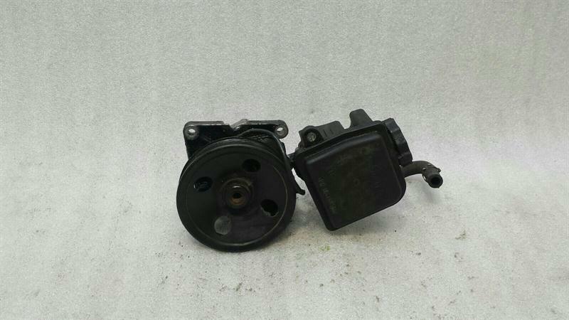Mercedes-Benz CLK (W209) Mercedes CLK55 AMG W209 Power Steering Pump A0024669801 Servo Pump Body type: Convertible
Fuel: Petrol