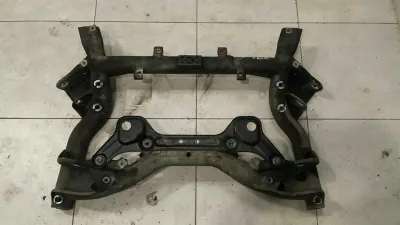 Mercedes E Klass W207 W204 Balk / Biram Fram A2046281057 Framaxelhållare