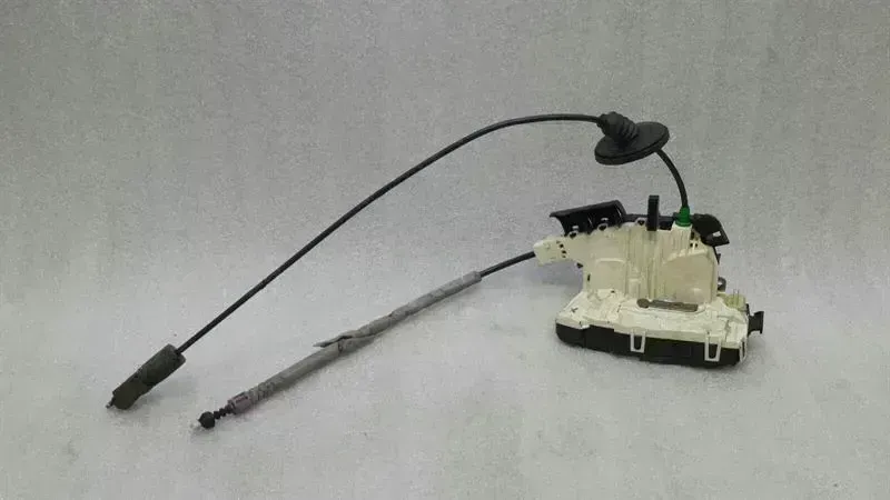 Mercedes-Benz C (W204) Door lock