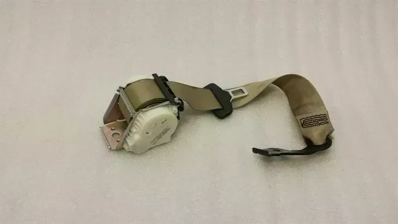 Mercedes-Benz C (W204) Rear seat belt Mercedes E Class W212 rear seat belt A212860118...