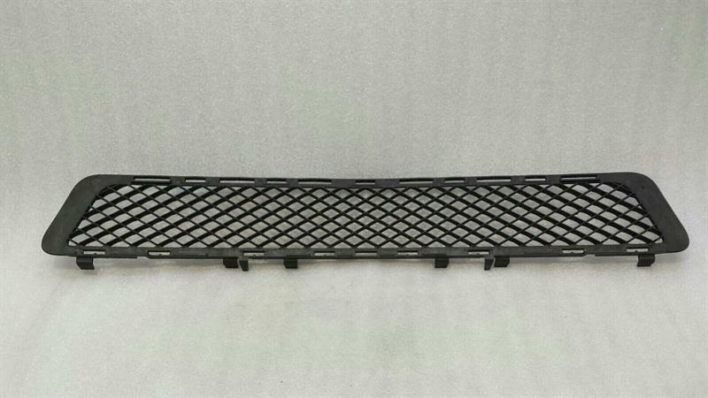 Mercedes-Benz A (W169) MERCEDES E CLASS W212 FRONT GRILLE CENTRE A2128850523 FRONT BUMPER GRILLE Body type: Saloon
Fuel: Petrol