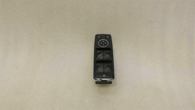 Mercedes-Benz A (W169) Mercedes W212 main window switch A2128208210 switch window regulator Body type: Saloon
Fuel: Petrol