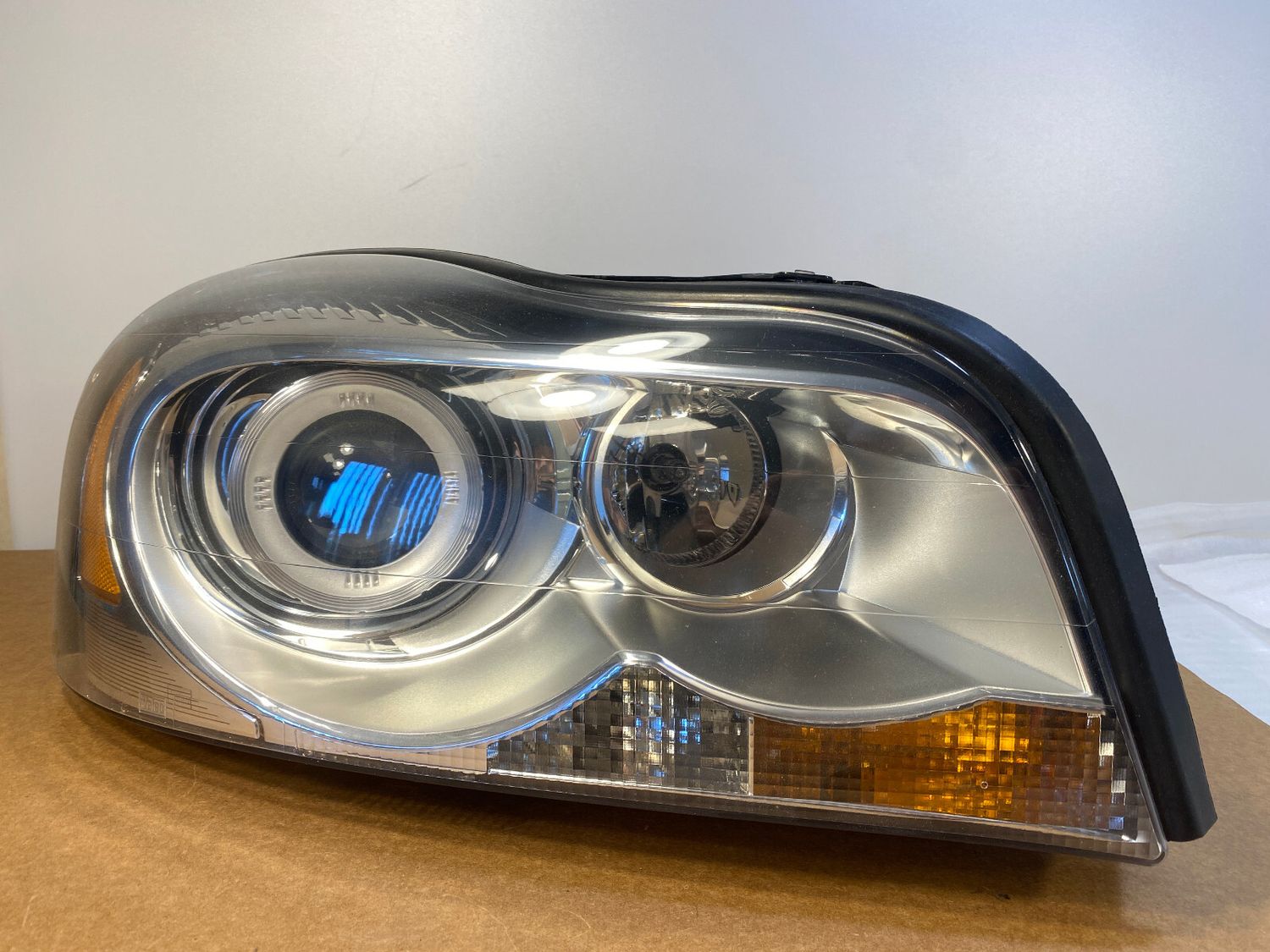 Volvo XC90 GENUINE Xenon Dynamic Headlight lamp RH LHD 08-11