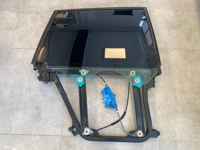 VW Touareg ORYGINALNY podnośnik tylnej prawej szyby z szybą 7L0839462D