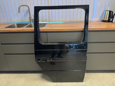 Mercedes G klase W463 ORIĢINĀLĀS AUGUMĒJĀS labās durvis A4637304605