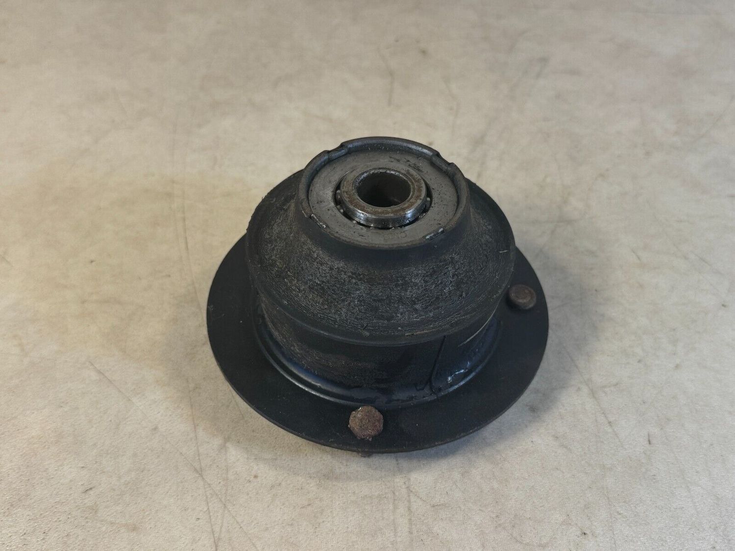 BMW E23 728 728I 728IS 730 732I FR HARD WHITE GUIDE SUPPORT BEARING 31331121551