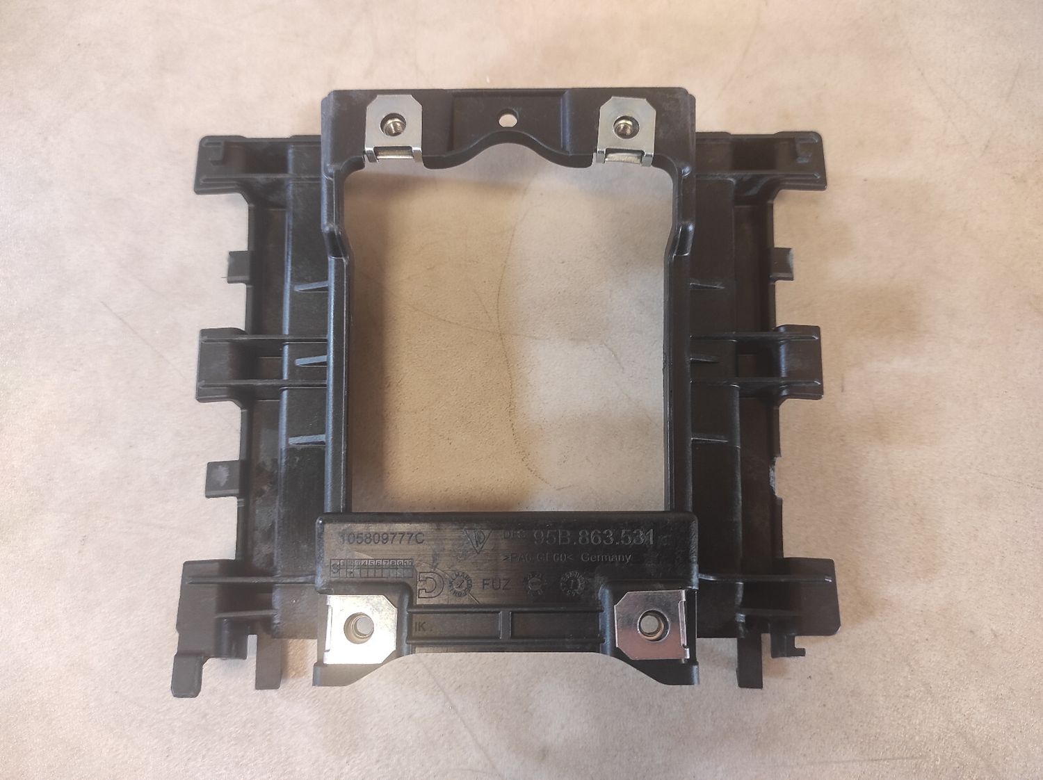 Porsche Macan 95B Facelift GENUINE CENTER CONSOLE BRACKET 95B863531, 95B.863.531