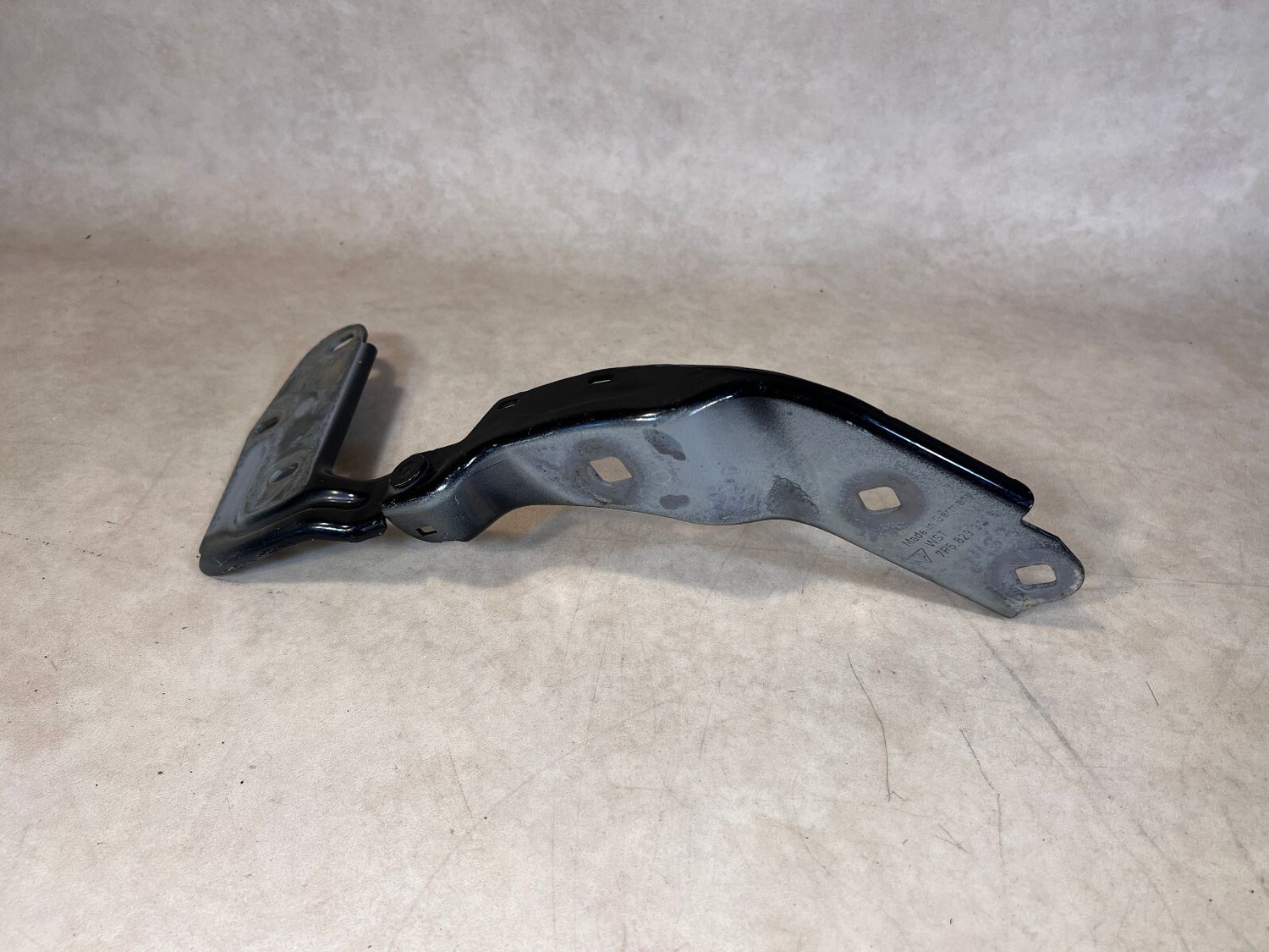 Porsche Cayenne 958 VW Touareg 7P Bonnet Hinge Left 7P5823301 E