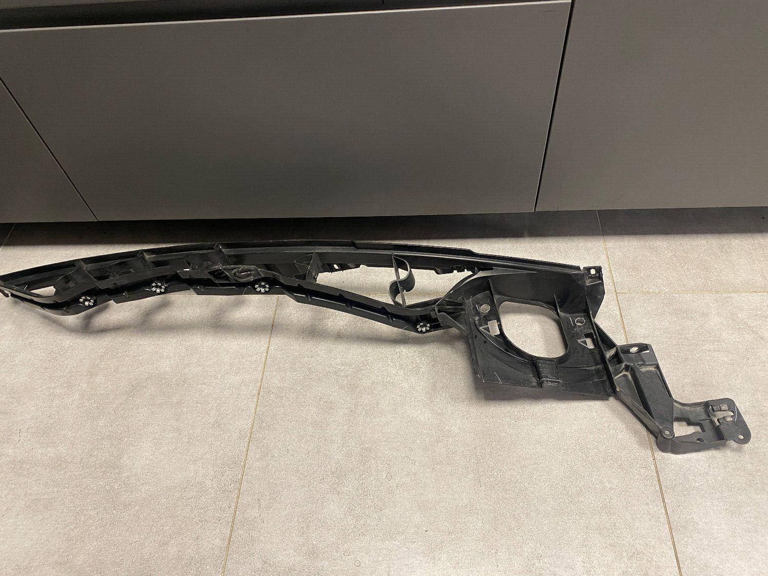 BMW E70 X5 Front Right Fender Mounting Bracket 51127157990