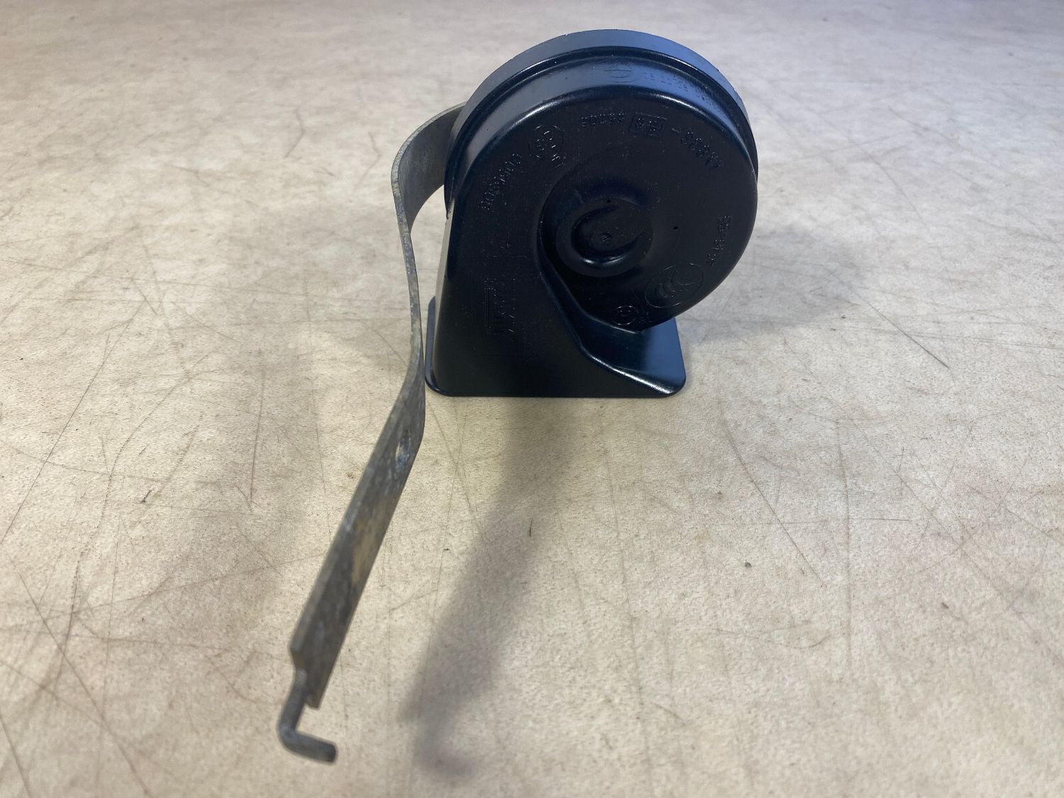 GENUINE BMW X5 E70 E70 LCI X6 E71 E72 High Horn Pitch 61337173574