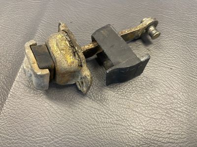 Mercedes G klass W463 ÄKTA främre/bakre dörrbegränsare vänster eller höger A4637300116