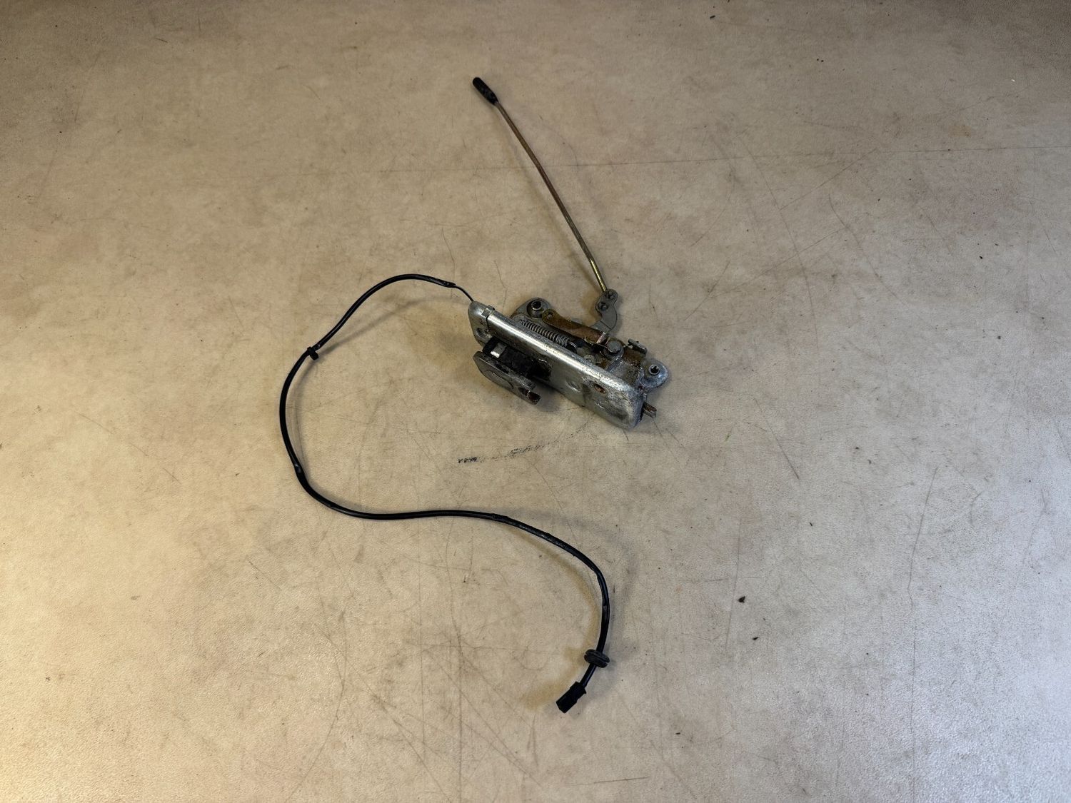 Mercedes G class W463 Genuine Front Right Door Lock A0007203935