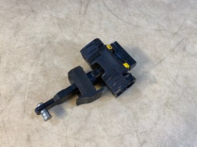 Mercedes G klase W463 ORIENTS Aizmugurējo durvju ierobežotājs kreisais vai labais A4637300116