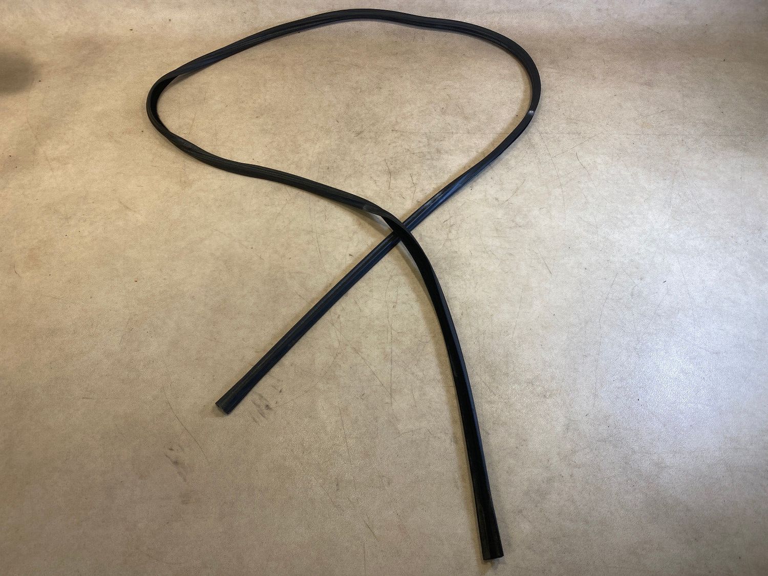 Mercedes G class W463 GENUINE Front Left or Right Door Sealing cord A4637250198