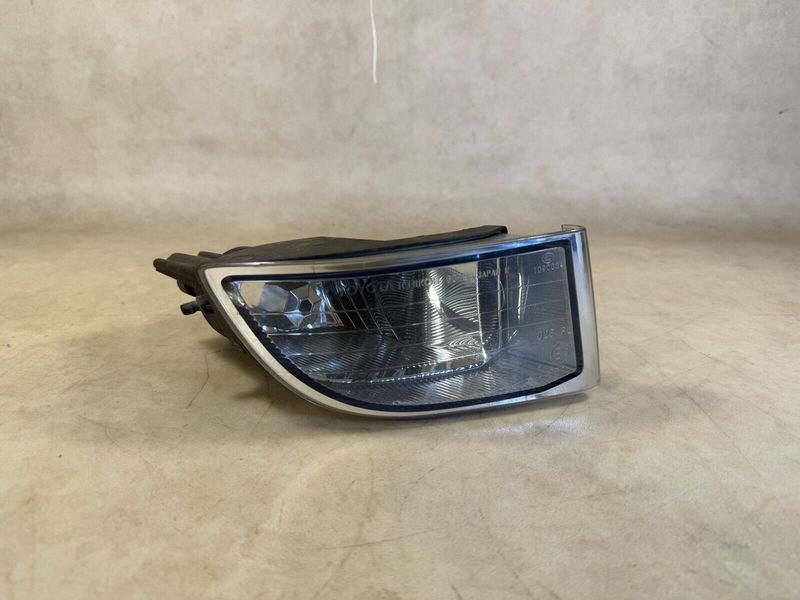Genuine Toyota Land Cruiser FJ120 Prado 2003-2009 FRONT RIGHT FOG LIGHT