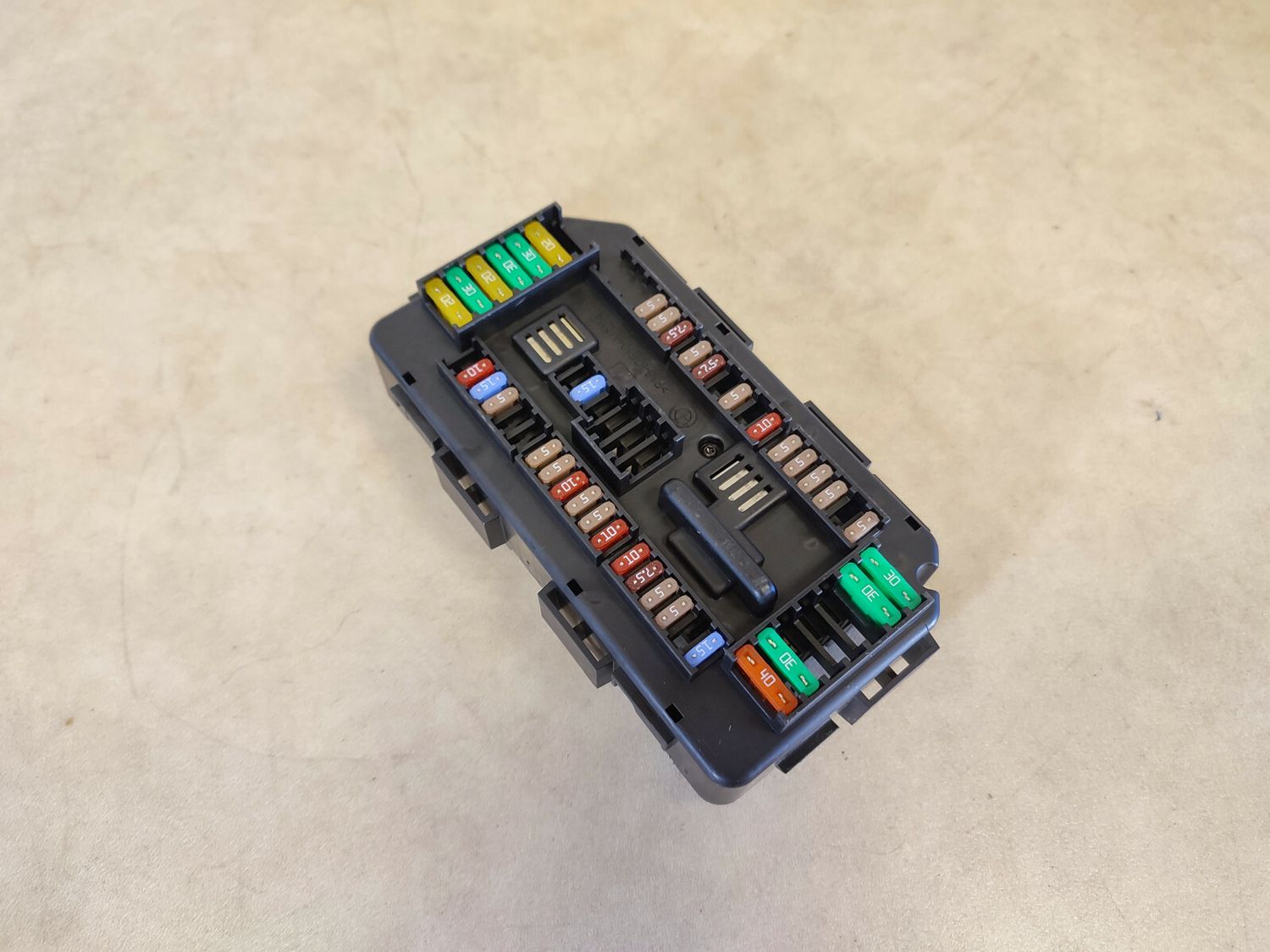 BMW 3 Series F30 Front Power Distribution Fuse Box Control Module Unit 9389068