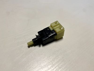 Mercedes G klasa W463 ORYGINALNY przełącznik świateł stopu A0015456409