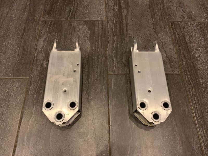 BMW 5 GT F07 OEM Front Bumper Crash Carrier Bar Holders x2 gb Left &amp; Right