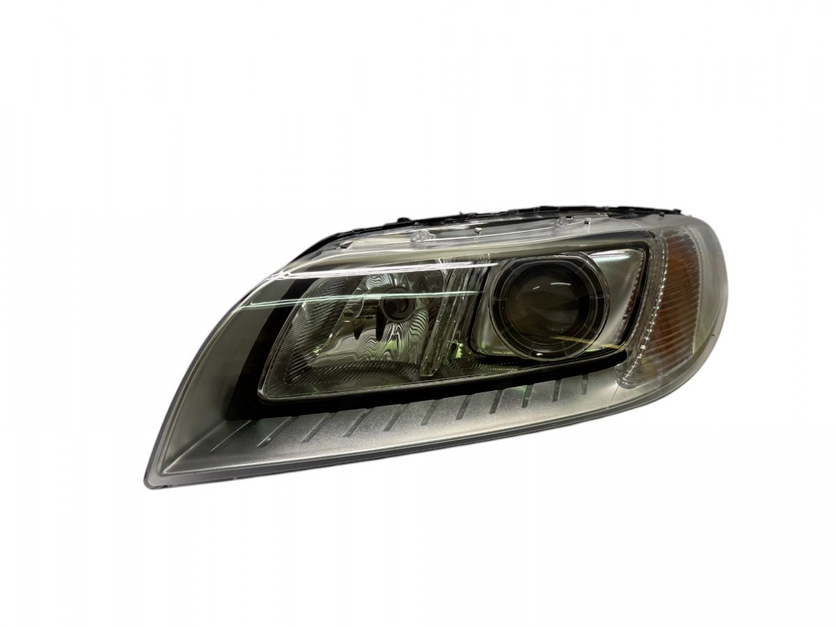 Volvo V70 esituli (vasak) 31420013 Headlight left VOLVO V70 III (BW) (200...