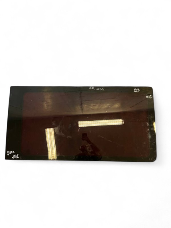 Volkswagen Transporter (T5, Caravelle, Multivan) Chassis Side Window glass middle right Chassis Side Window glass middle right VW TRANS...
