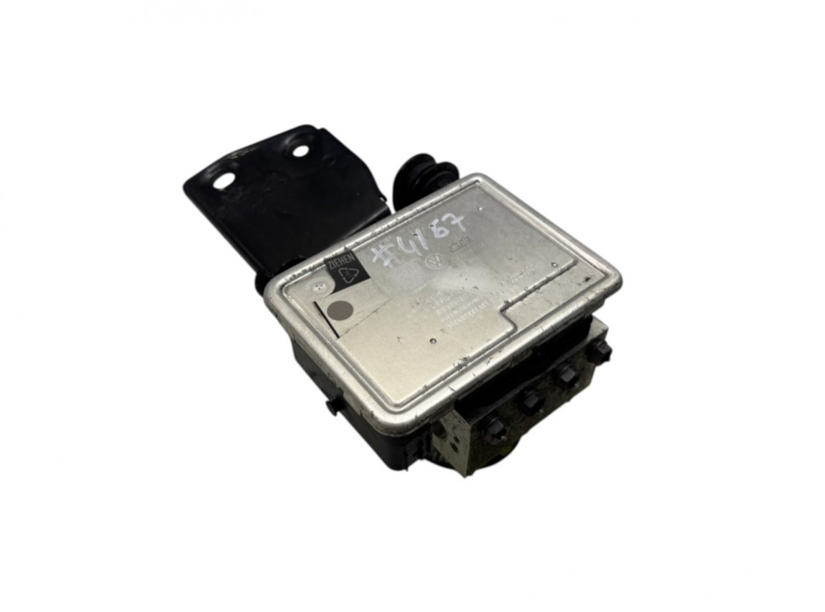 Volkswagen Passat (B8) ABS hydraulic unit / pump 3Q0907379AC ABS hydraulic unit / pump VW PASSAT...