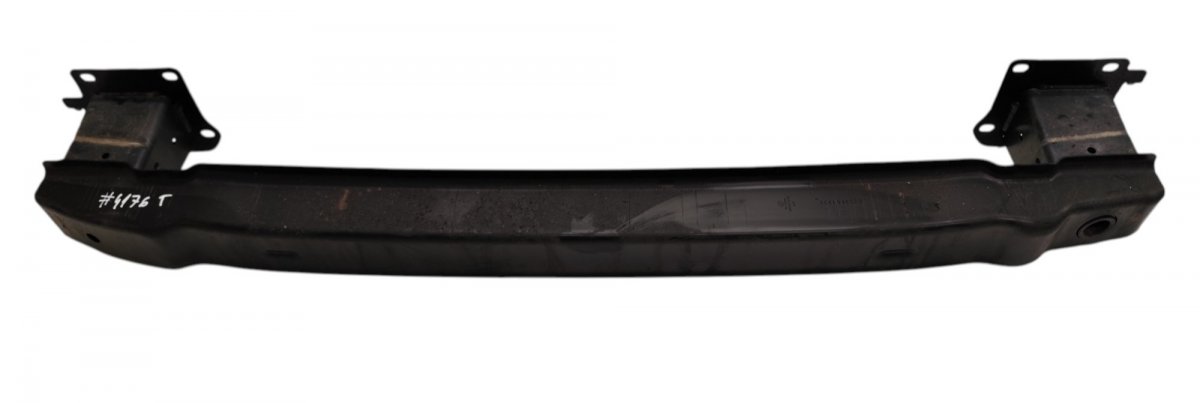 Volkswagen Passat (B8) задний бампер, штифт 3G0807305E Rear bumper beam VW PASSAT B8 (3G) /...