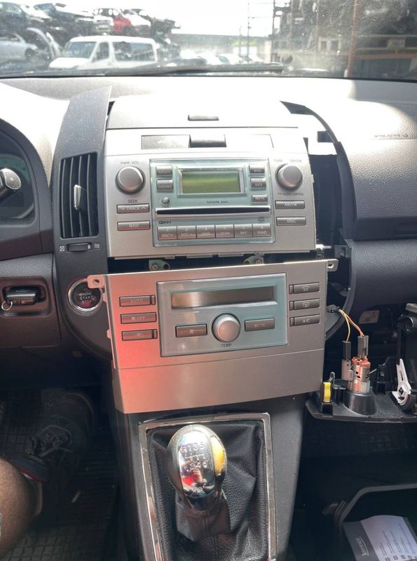 Radio TOYOTA COROLLA Verso II (AR10) (2004-2009)