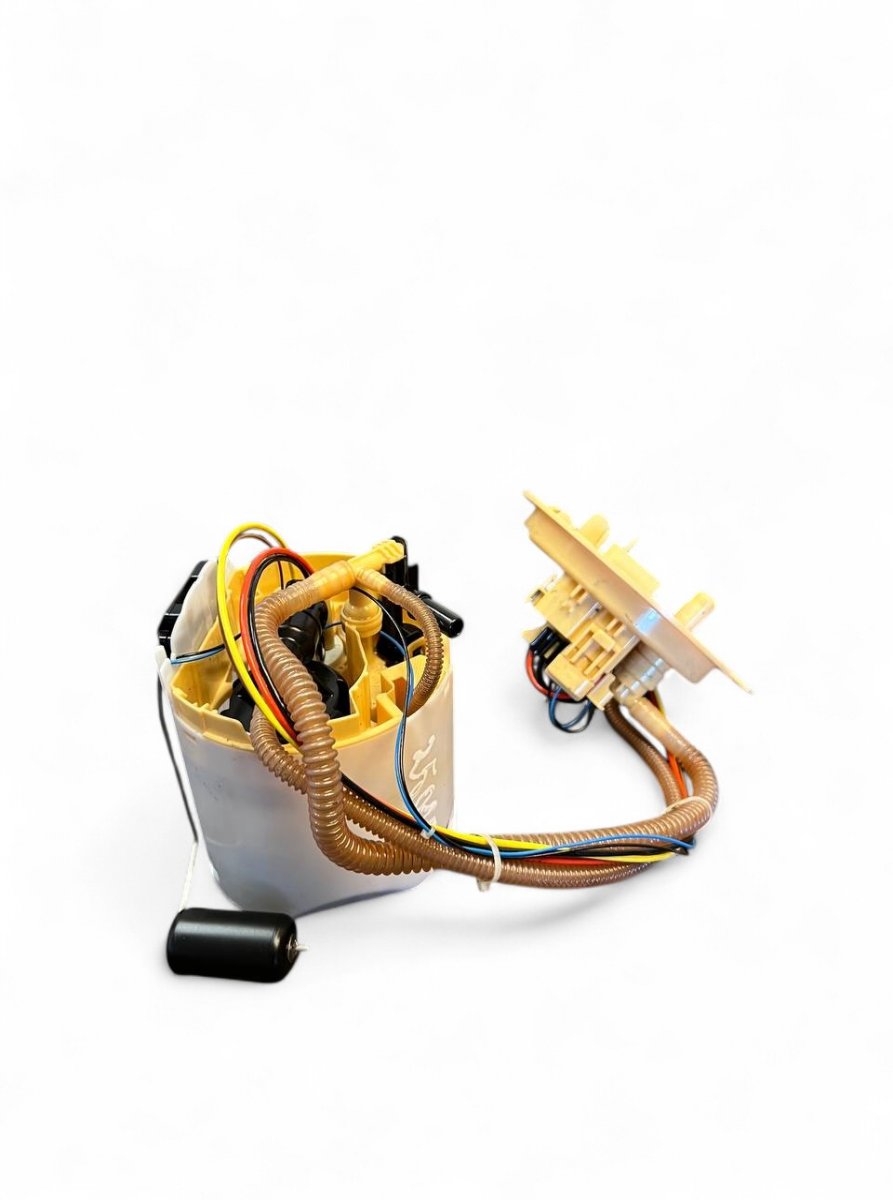BMW 5 (G30 / G31) Fuel delivery pump 7476107 16119468608 9468608 Fuel delivery pump ...