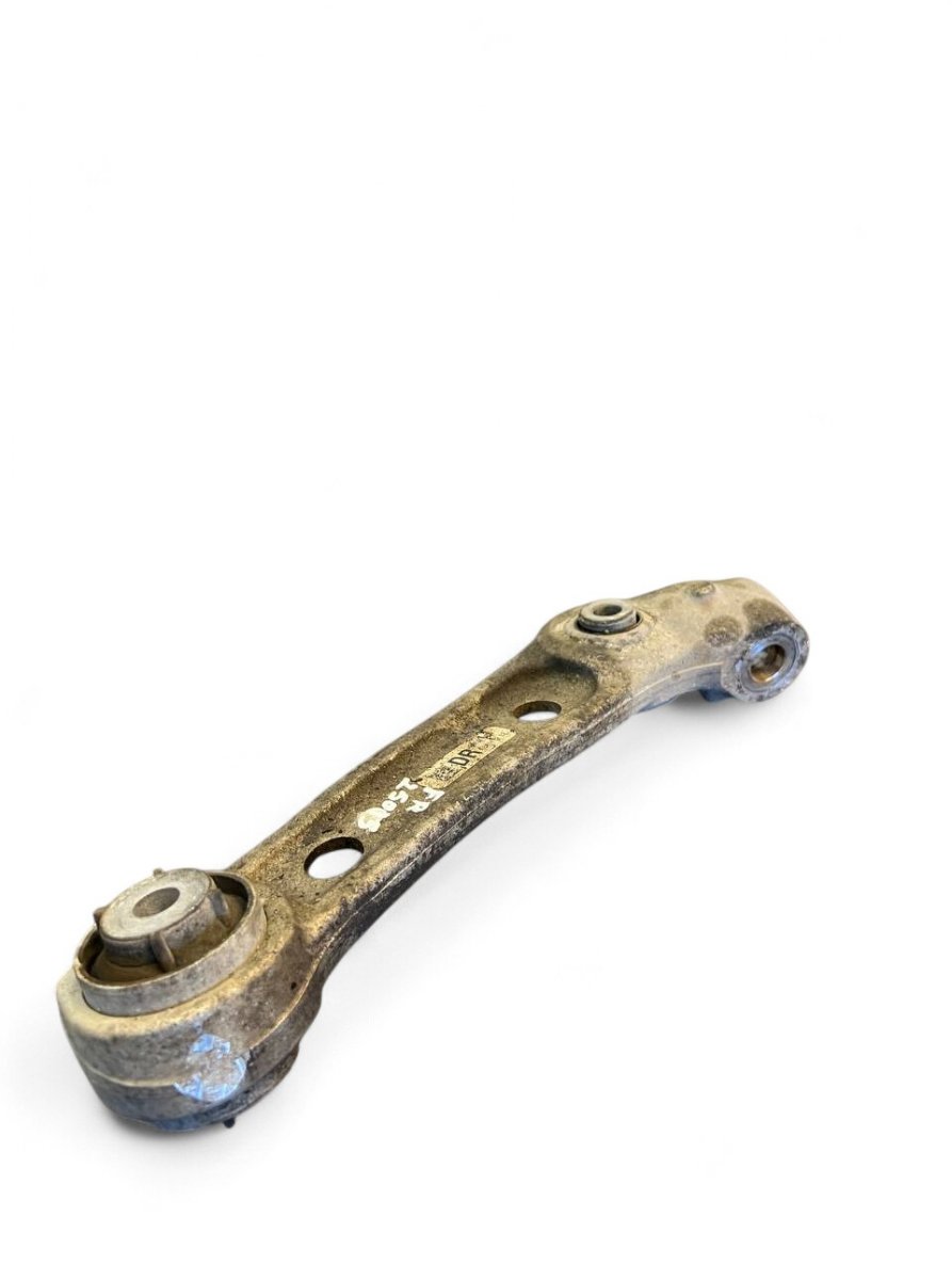 BMW 5 (G30 / G31) Front Axle Track Control Arm lower Right 31126861182 6861182 Front Axle Track Control Ar...