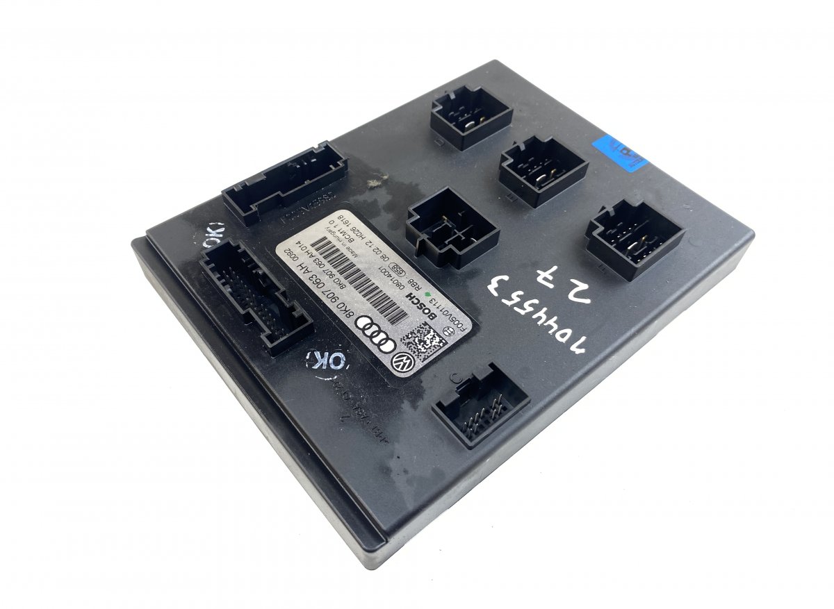 Audi A5 (B8) Блок управления бортовой сети F005V01113 Onboard supply control unit AUDI A5 ...