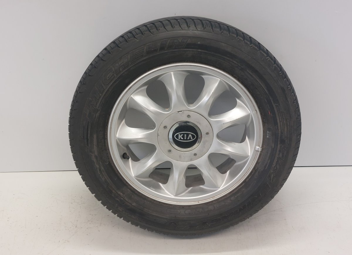 Kia Opirus Spare wheel