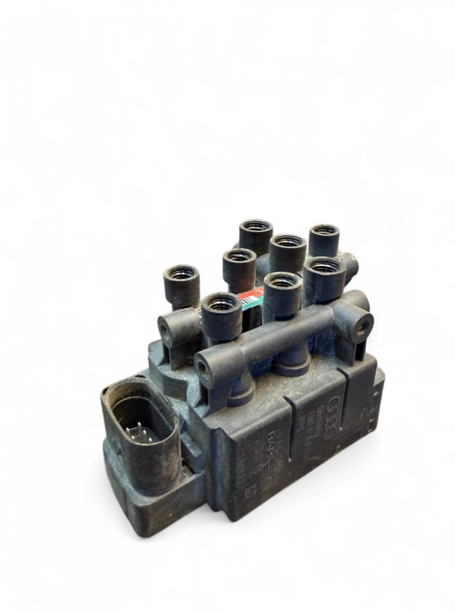 Audi Q7 (4M) Air suspension valve block 4M0616013A Air suspension valve block AUDI Q7 (...