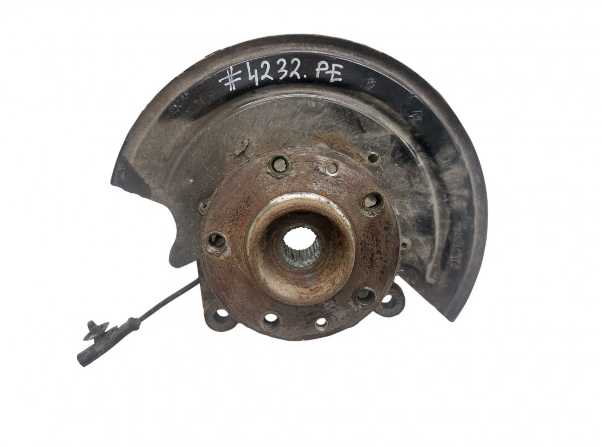 Dacia Duster Wheel bearing housing front right 8200881829 Wheel bearing housing front right DA...