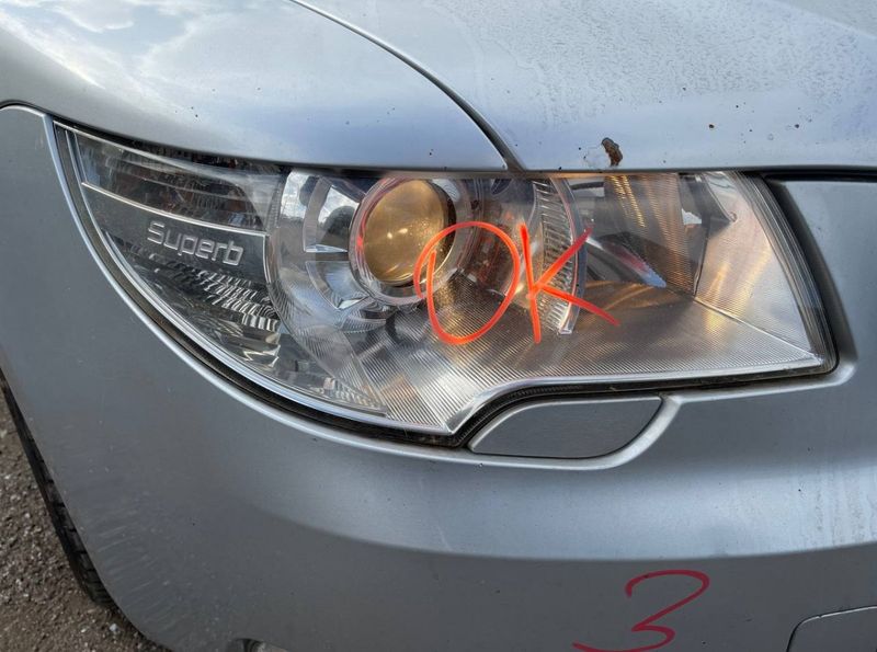 Headlight right SKODA SUPERB II (3T4, 3T5) (2008-2015)
