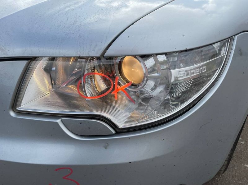 Headlight left SKODA SUPERB II (3T4, 3T5) (2008-2015)