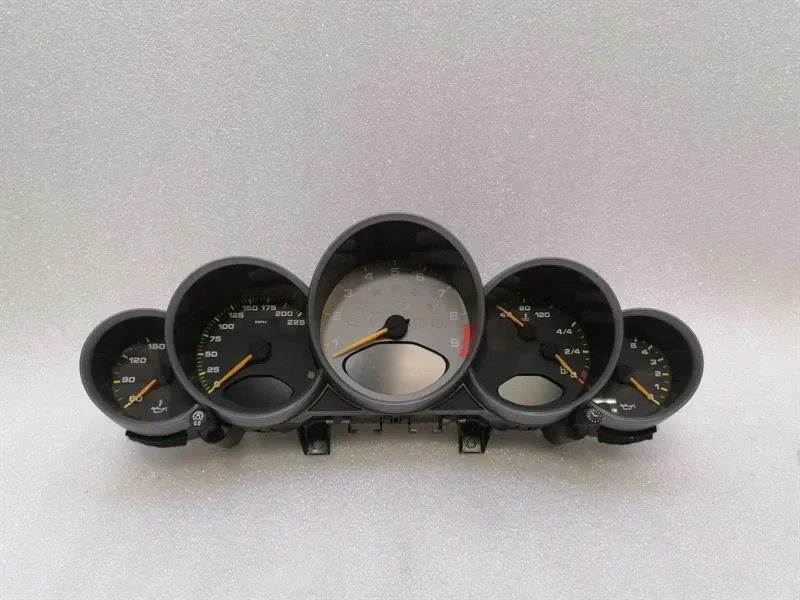 Porsche 911 (997) Porsche 911 997 GT3 RS Instrument Cluster 99764110795 D07 Speedometer UK MPH Body type: Coupe
Fuel: Petrol