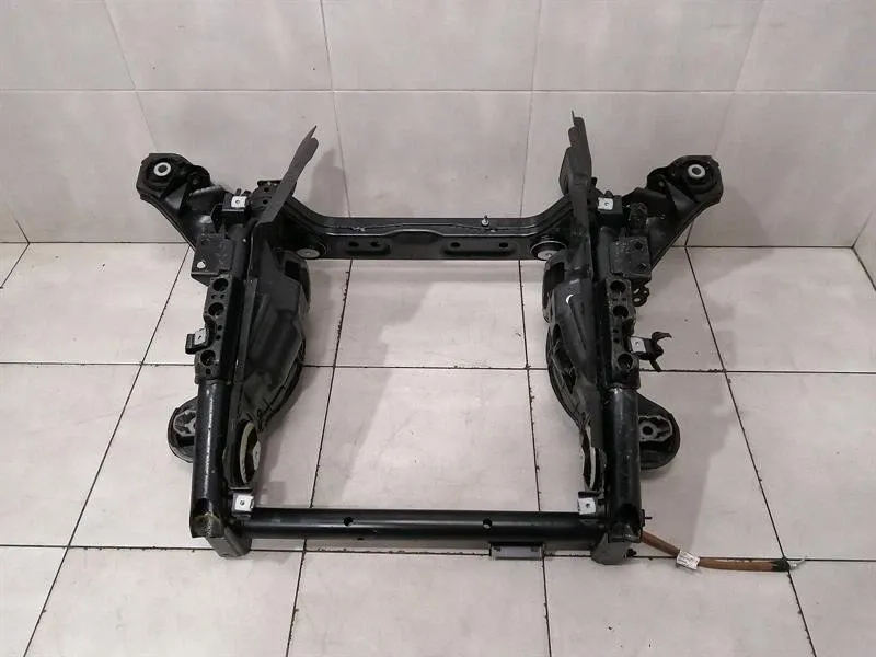 Mercedes-Benz EQC (N293) Mercedes EQC400 EQC N293 subframe rear A2933500900 axle frame rear axle- Body type: SUV
Fuel: ELECTRIC