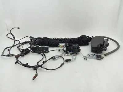 Mercedes C-klass W205 Elektrisk gångjärn för bagageluckan A2229006008 gångjärn för bakluckan