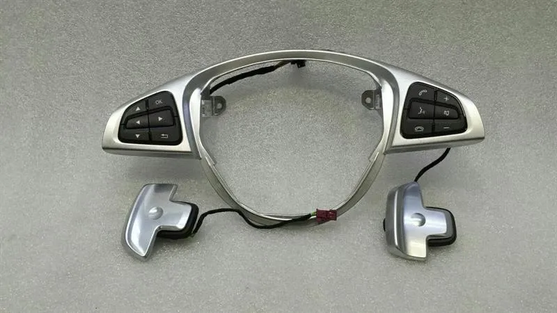 Mercedes-Benz CLS (C218) Mercedes CLS W218 steering wheel switch A0999053500 steering wheel switch A0999053400- Body type: Saloon
Fuel: Petrol