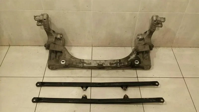 Porsche 911 (991) Porsche 911 991 subframe rear 99133126106 axle frame rear axle S 3.8- Body type: Coupe
Fuel: Petrol